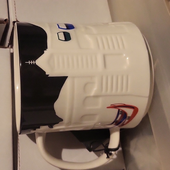 2014 Starbucks Taiwan Relief 16 Oz Coffee Mug - Picture 2 of 3